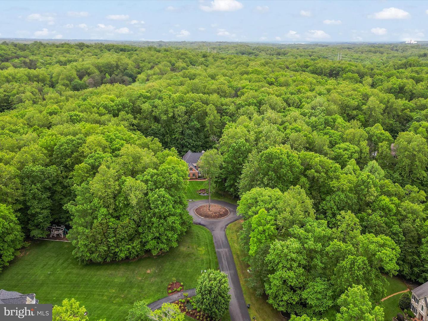 8197 COTTAGE ROSE CT, FAIRFAX STATION, Virginia 22039, 5 Bedrooms Bedrooms, ,4 BathroomsBathrooms,Residential,For sale,8197 COTTAGE ROSE CT,VAFX2239878 MLS # VAFX2239878