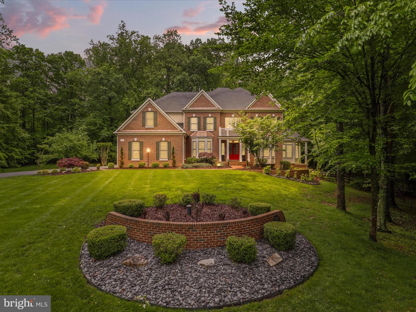 8197 COTTAGE ROSE CT, FAIRFAX STATION, Virginia 22039, 5 Bedrooms Bedrooms, ,4 BathroomsBathrooms,Residential,For sale,8197 COTTAGE ROSE CT,VAFX2239878 MLS # VAFX2239878