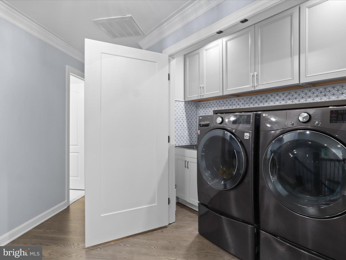 8197 COTTAGE ROSE CT, FAIRFAX STATION, Virginia 22039, 5 Bedrooms Bedrooms, ,4 BathroomsBathrooms,Residential,For sale,8197 COTTAGE ROSE CT,VAFX2239878 MLS # VAFX2239878