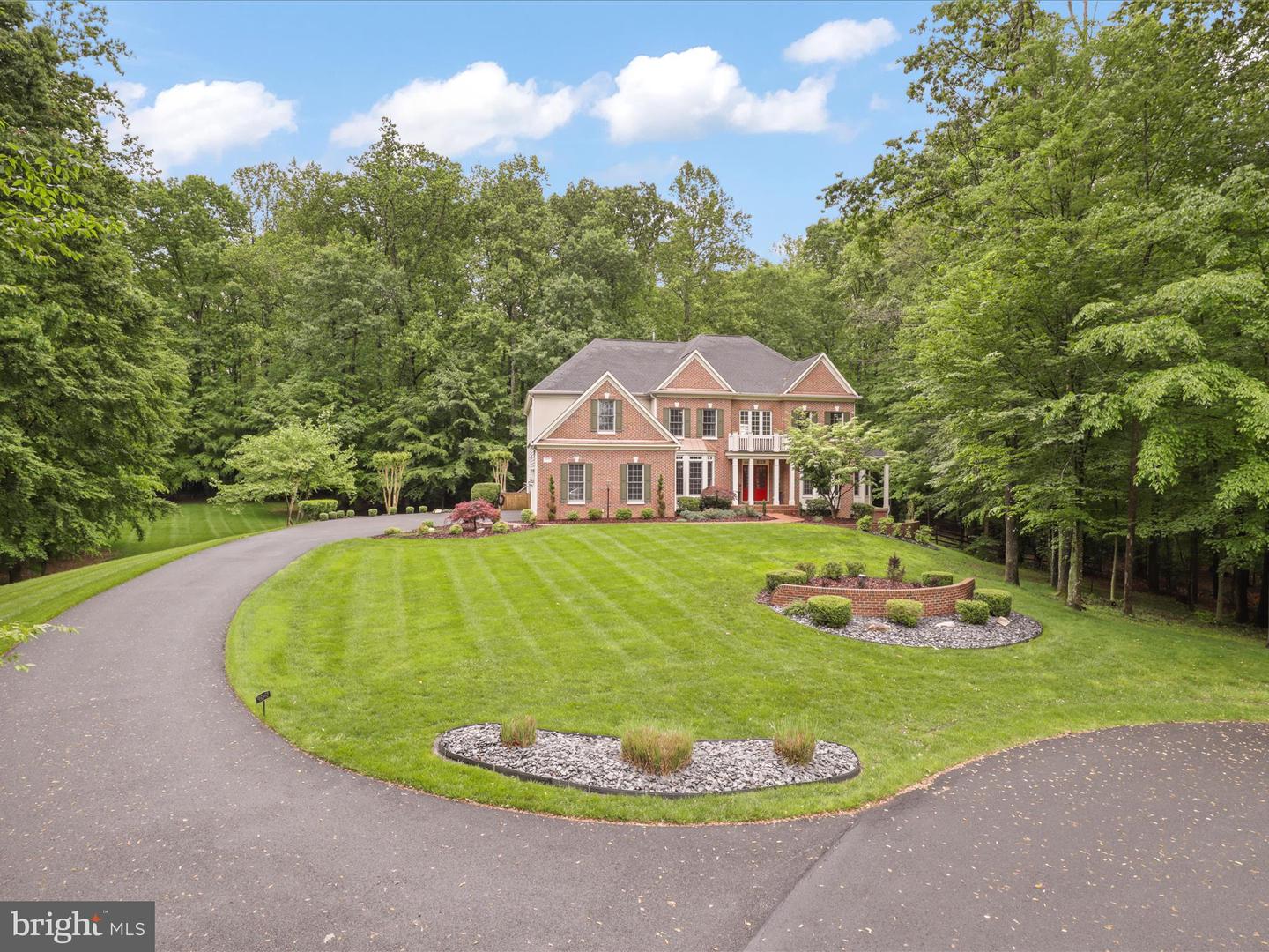 8197 COTTAGE ROSE CT, FAIRFAX STATION, Virginia 22039, 5 Bedrooms Bedrooms, ,4 BathroomsBathrooms,Residential,For sale,8197 COTTAGE ROSE CT,VAFX2239878 MLS # VAFX2239878