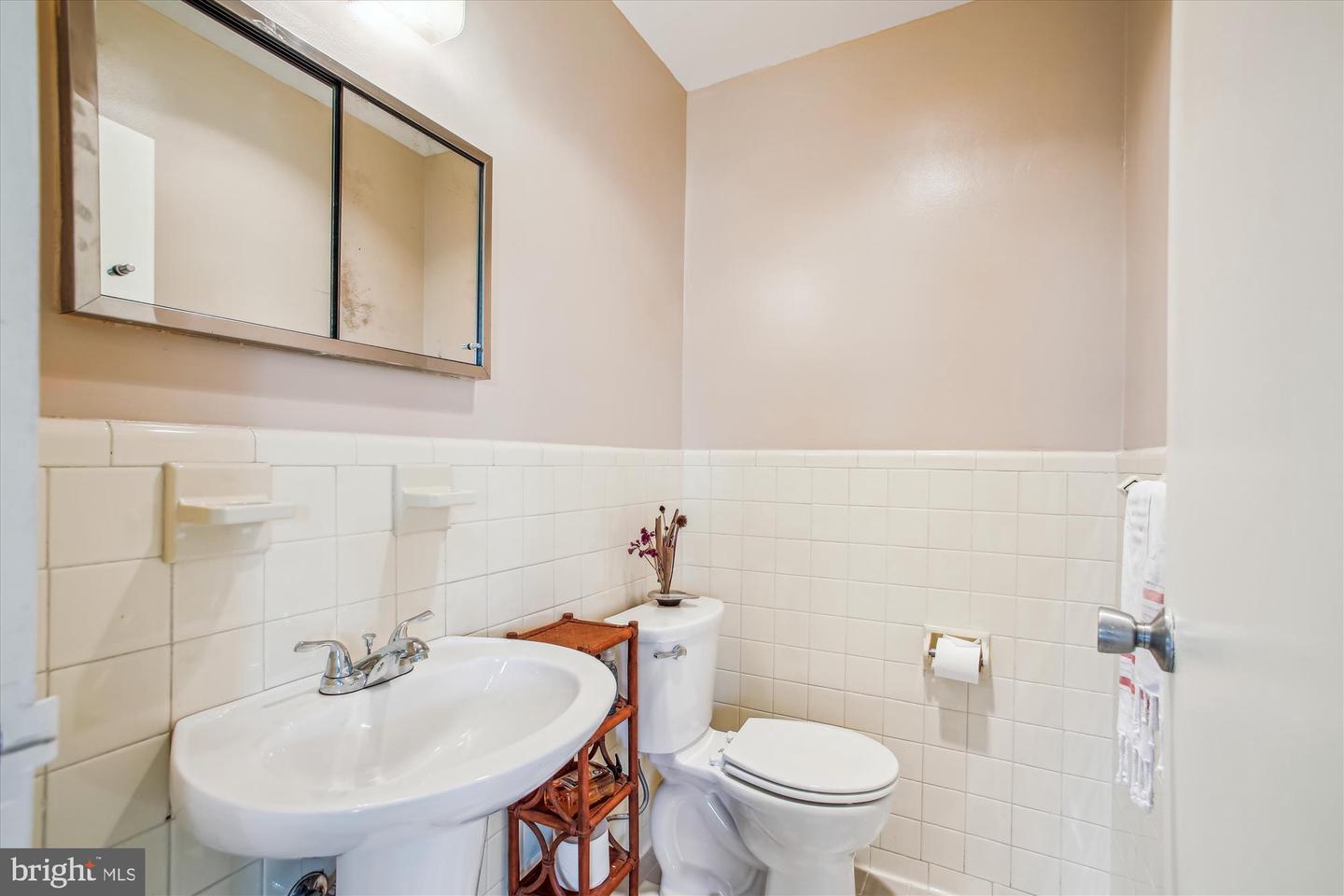 6641 WAKEFIELD DR #309, ALEXANDRIA, Virginia 22307, 2 Bedrooms Bedrooms, ,1 BathroomBathrooms,Residential,For sale,6641 WAKEFIELD DR #309,VAFX2239886 MLS # VAFX2239886