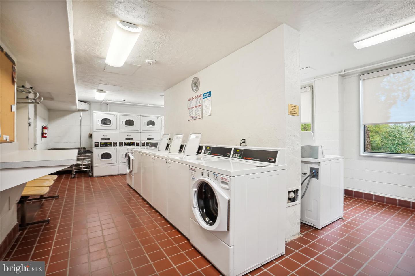 6641 WAKEFIELD DR #309, ALEXANDRIA, Virginia 22307, 2 Bedrooms Bedrooms, ,1 BathroomBathrooms,Residential,For sale,6641 WAKEFIELD DR #309,VAFX2239886 MLS # VAFX2239886