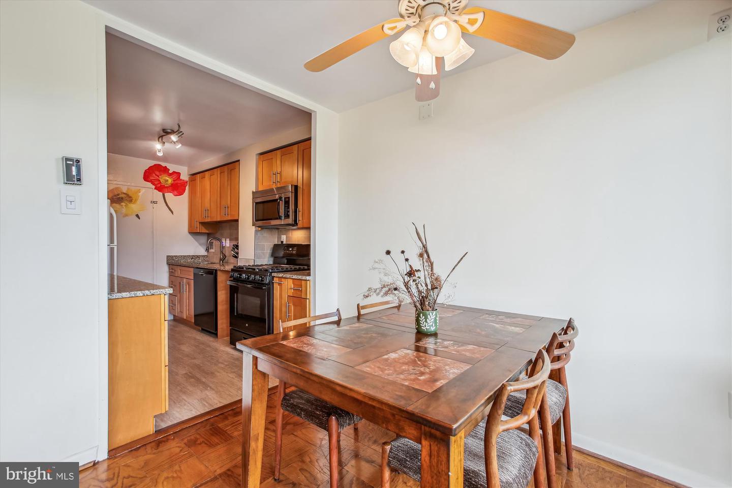 6641 WAKEFIELD DR #309, ALEXANDRIA, Virginia 22307, 2 Bedrooms Bedrooms, ,1 BathroomBathrooms,Residential,For sale,6641 WAKEFIELD DR #309,VAFX2239886 MLS # VAFX2239886