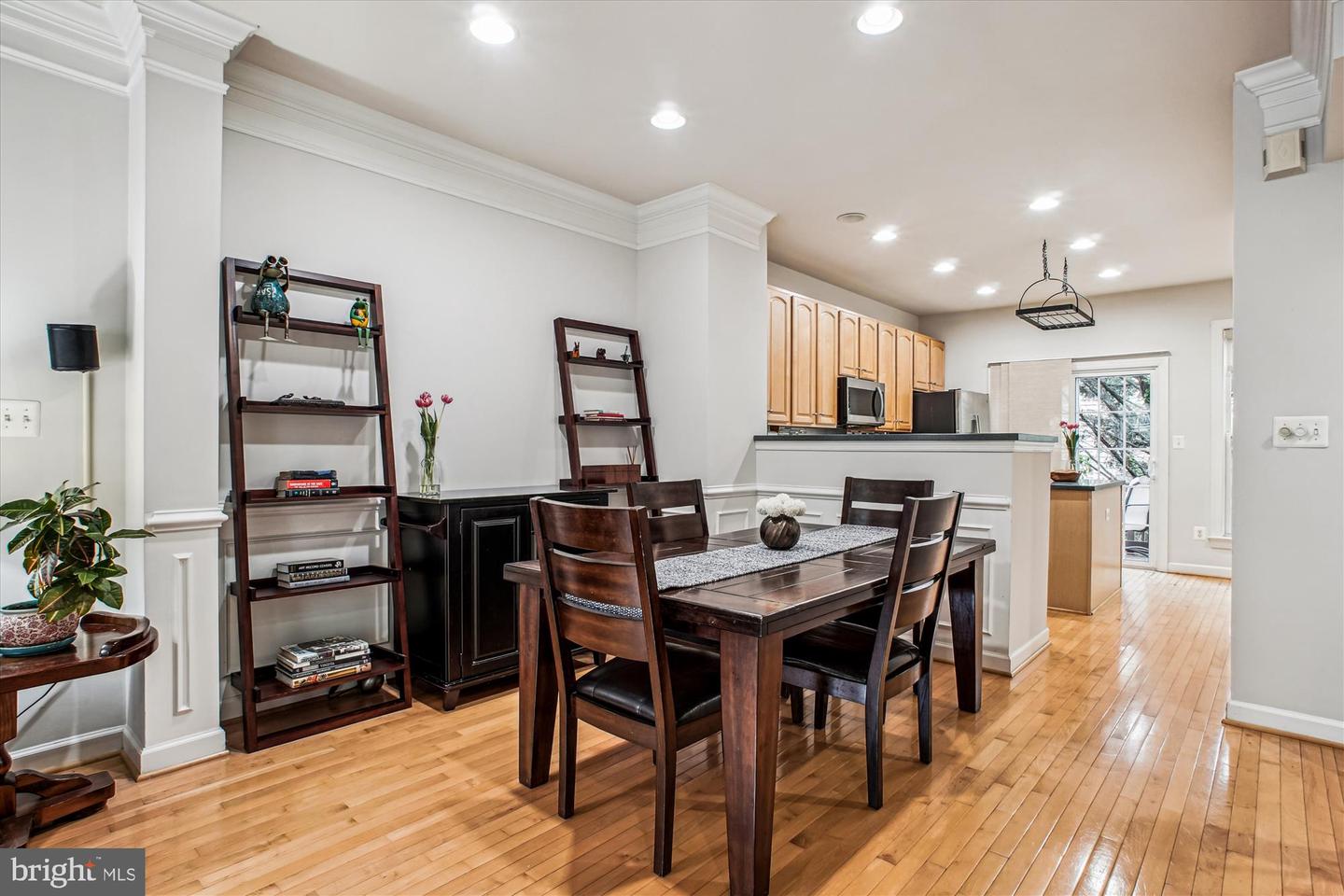 4160 TIMBER LOG WAY, FAIRFAX, Virginia 22030, 2 Bedrooms Bedrooms, ,2 BathroomsBathrooms,Residential,For sale,4160 TIMBER LOG WAY,VAFX2239924 MLS # VAFX2239924