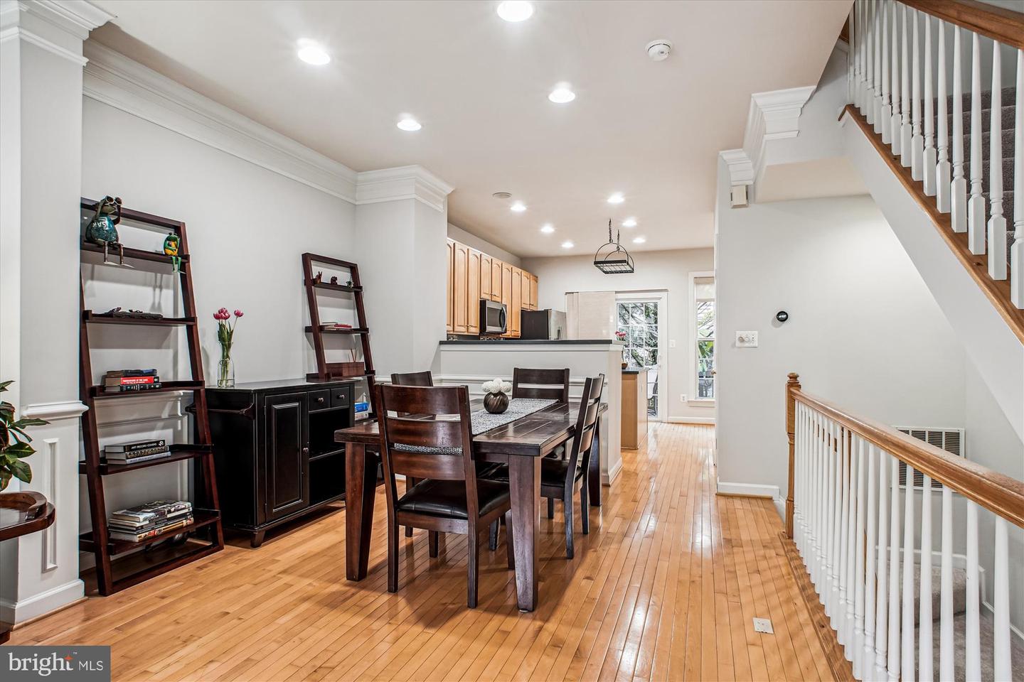 4160 TIMBER LOG WAY, FAIRFAX, Virginia 22030, 2 Bedrooms Bedrooms, ,2 BathroomsBathrooms,Residential,For sale,4160 TIMBER LOG WAY,VAFX2239924 MLS # VAFX2239924