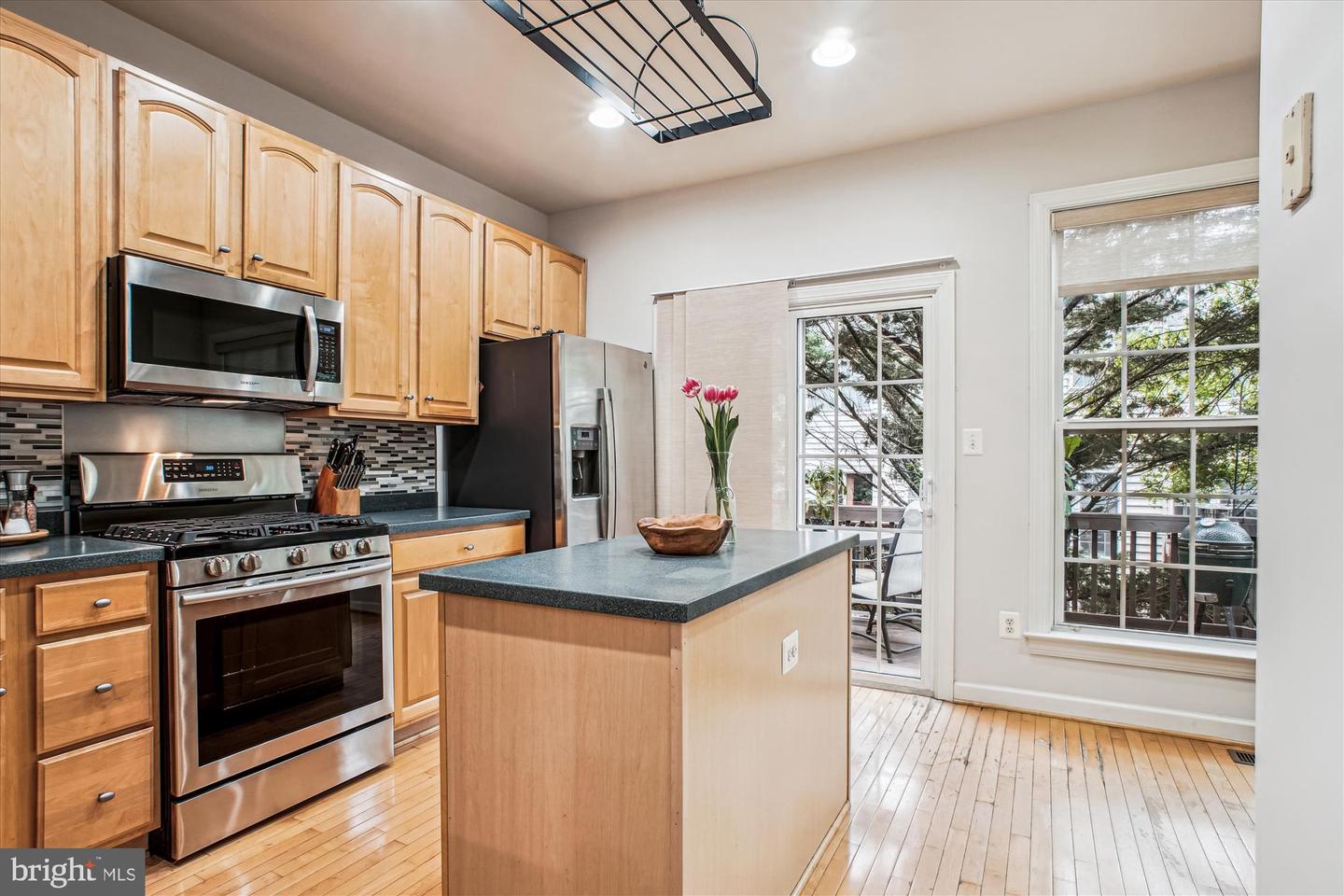 4160 TIMBER LOG WAY, FAIRFAX, Virginia 22030, 2 Bedrooms Bedrooms, ,2 BathroomsBathrooms,Residential,For sale,4160 TIMBER LOG WAY,VAFX2239924 MLS # VAFX2239924