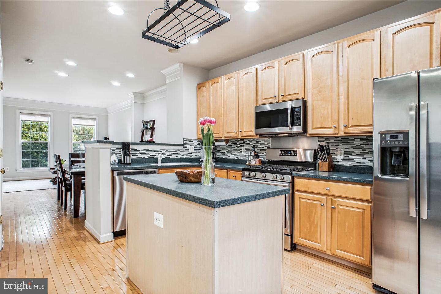 4160 TIMBER LOG WAY, FAIRFAX, Virginia 22030, 2 Bedrooms Bedrooms, ,2 BathroomsBathrooms,Residential,For sale,4160 TIMBER LOG WAY,VAFX2239924 MLS # VAFX2239924