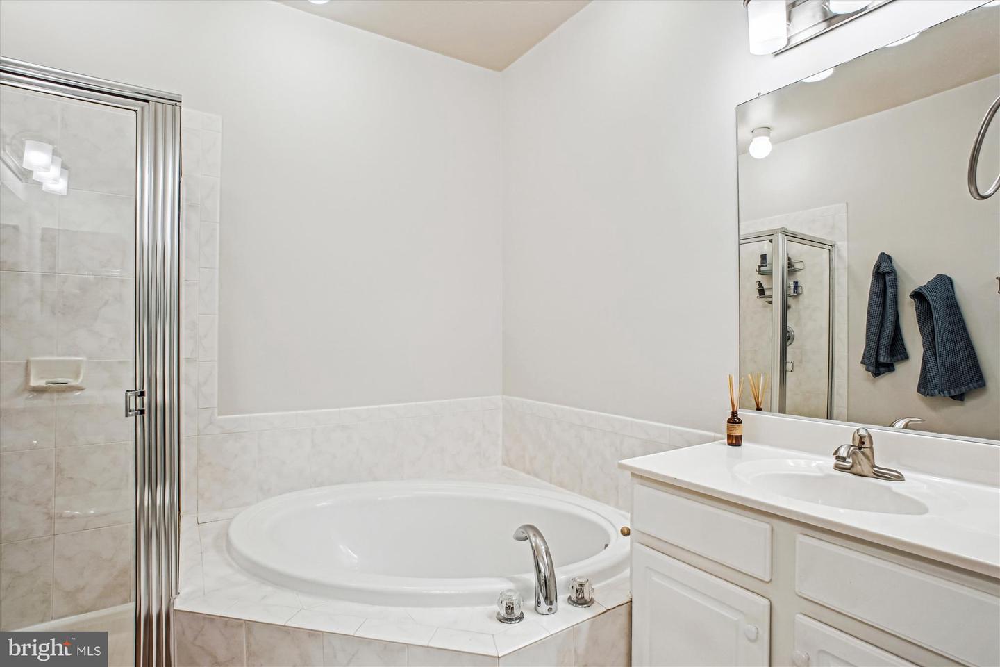 4160 TIMBER LOG WAY, FAIRFAX, Virginia 22030, 2 Bedrooms Bedrooms, ,2 BathroomsBathrooms,Residential,For sale,4160 TIMBER LOG WAY,VAFX2239924 MLS # VAFX2239924