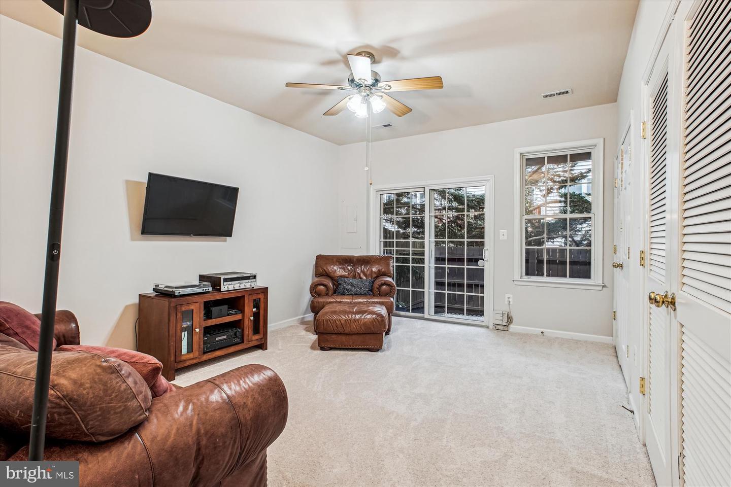 4160 TIMBER LOG WAY, FAIRFAX, Virginia 22030, 2 Bedrooms Bedrooms, ,2 BathroomsBathrooms,Residential,For sale,4160 TIMBER LOG WAY,VAFX2239924 MLS # VAFX2239924