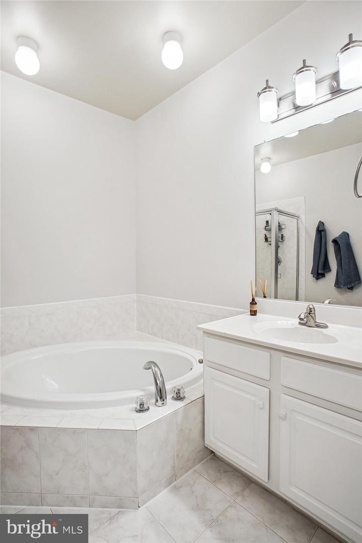 4160 TIMBER LOG WAY, FAIRFAX, Virginia 22030, 2 Bedrooms Bedrooms, ,2 BathroomsBathrooms,Residential,For sale,4160 TIMBER LOG WAY,VAFX2239924 MLS # VAFX2239924