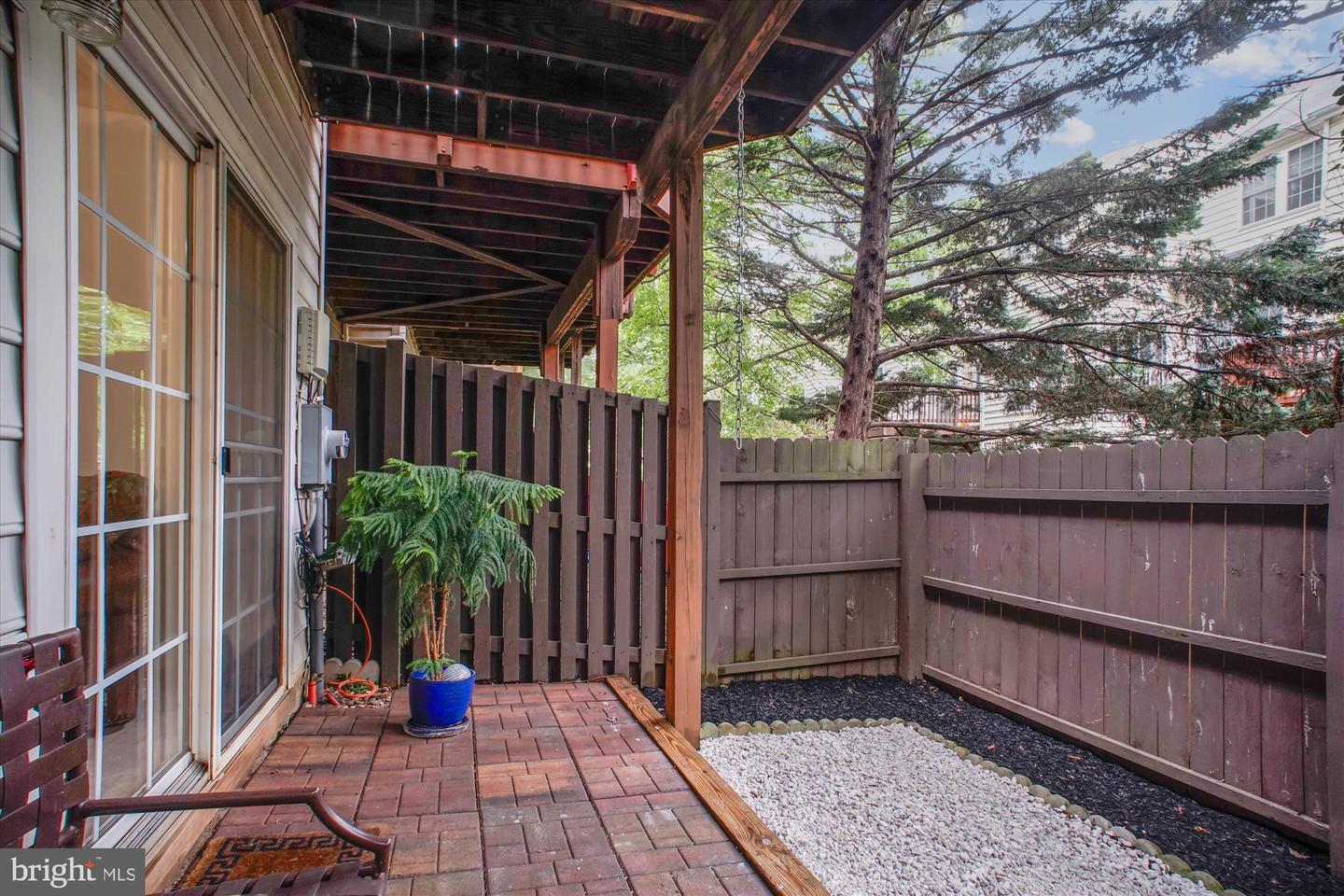 4160 TIMBER LOG WAY, FAIRFAX, Virginia 22030, 2 Bedrooms Bedrooms, ,2 BathroomsBathrooms,Residential,For sale,4160 TIMBER LOG WAY,VAFX2239924 MLS # VAFX2239924