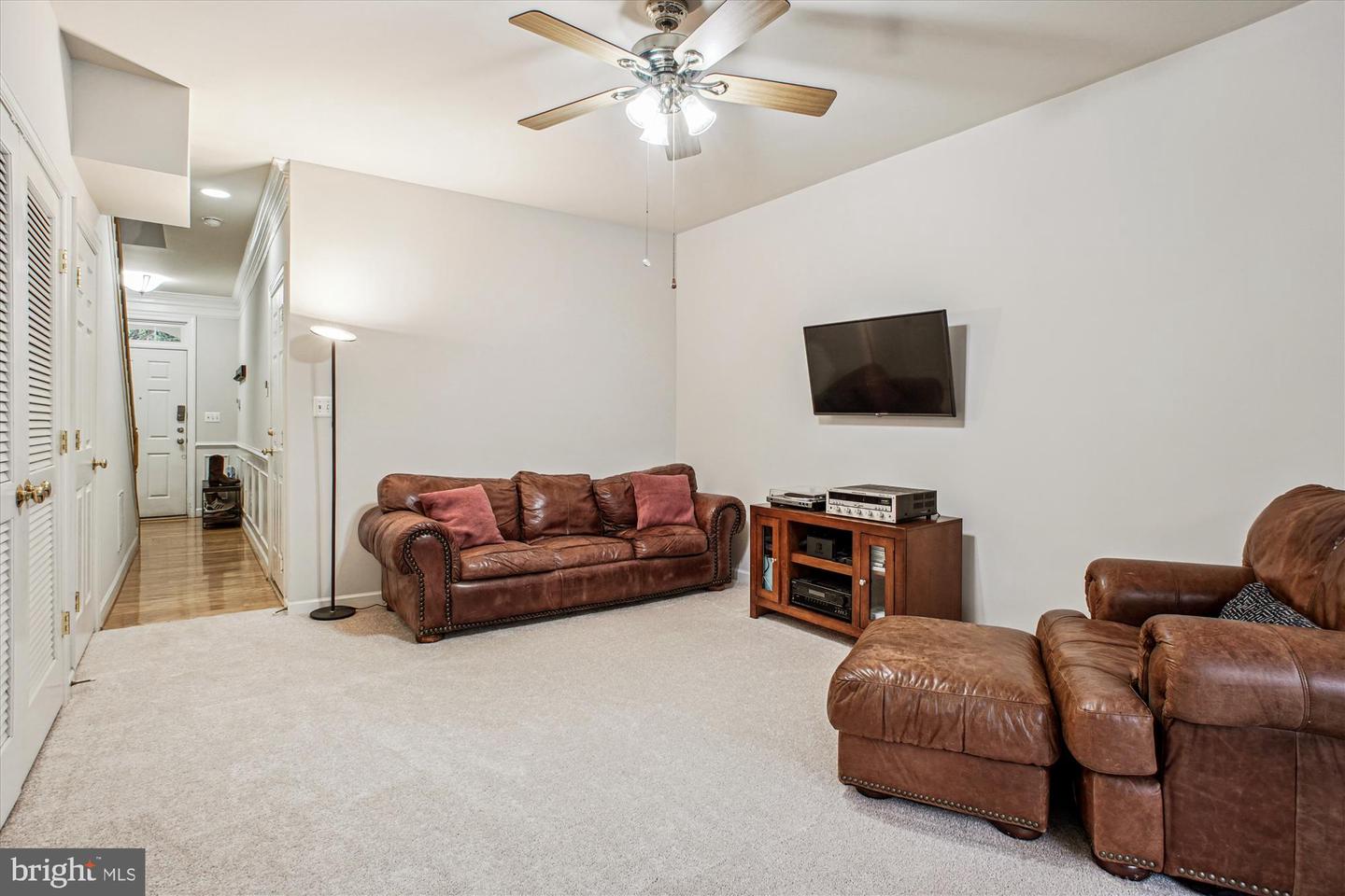 4160 TIMBER LOG WAY, FAIRFAX, Virginia 22030, 2 Bedrooms Bedrooms, ,2 BathroomsBathrooms,Residential,For sale,4160 TIMBER LOG WAY,VAFX2239924 MLS # VAFX2239924