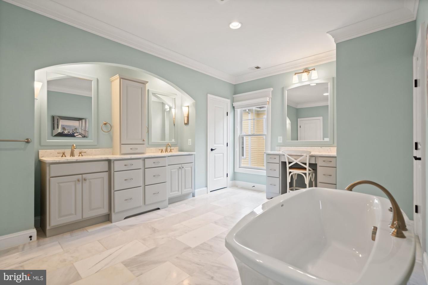 445 ORCHARD ST NW, VIENNA, Virginia 22180, 5 Bedrooms Bedrooms, ,6 BathroomsBathrooms,Residential,For sale,445 ORCHARD ST NW,VAFX2240032 MLS # VAFX2240032