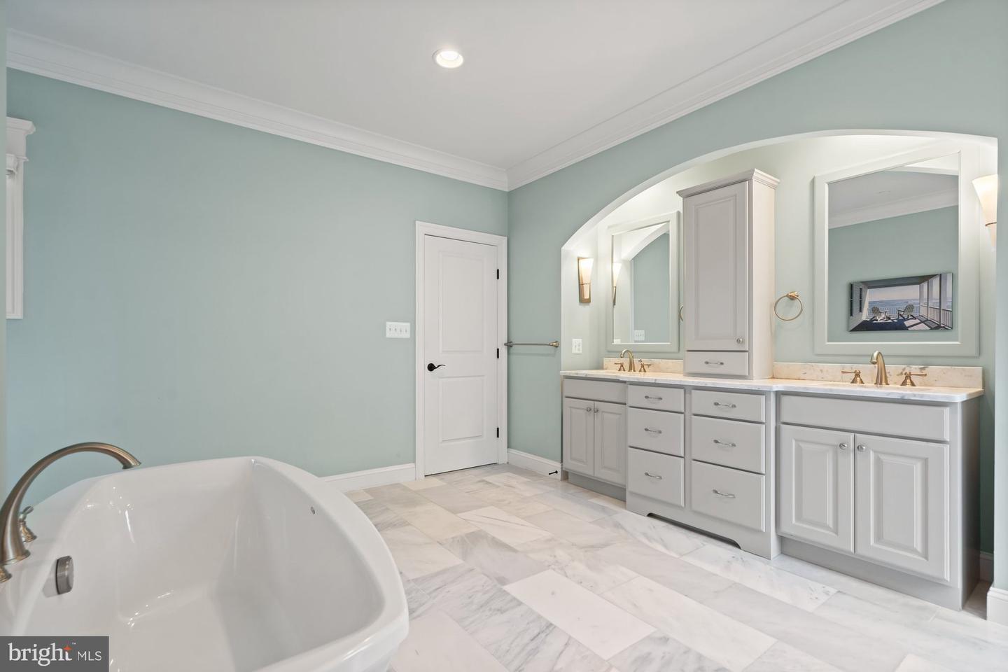 445 ORCHARD ST NW, VIENNA, Virginia 22180, 5 Bedrooms Bedrooms, ,6 BathroomsBathrooms,Residential,For sale,445 ORCHARD ST NW,VAFX2240032 MLS # VAFX2240032