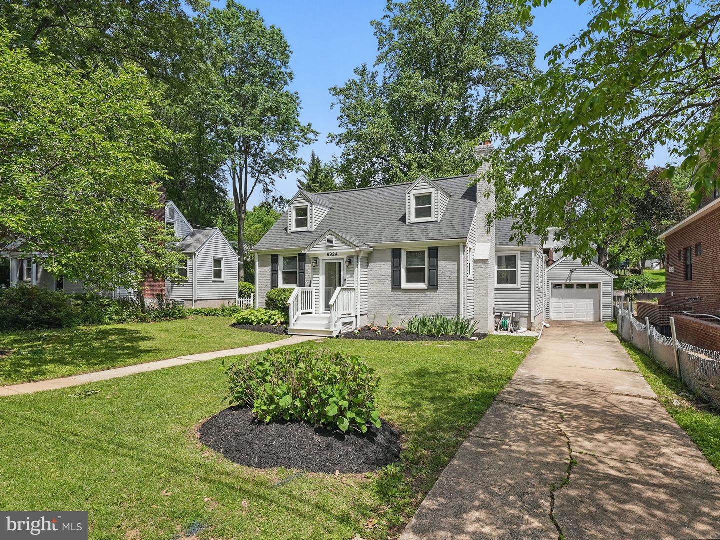 6924 JEFFERSON AVE, FALLS CHURCH, Virginia 22042, 4 Bedrooms Bedrooms, ,3 BathroomsBathrooms,Residential,For sale,6924 JEFFERSON AVE,VAFX2240036 MLS # VAFX2240036