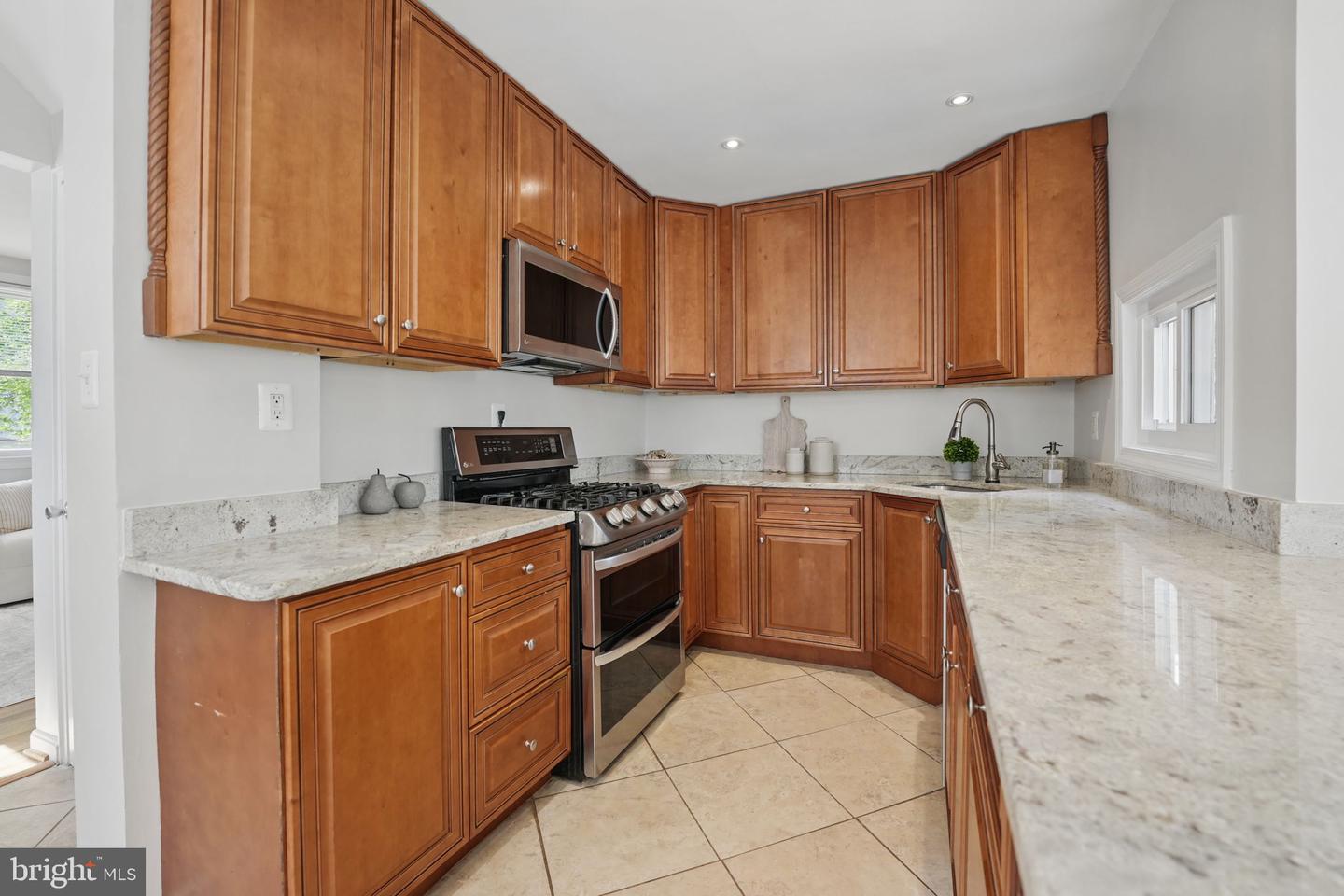 6924 JEFFERSON AVE, FALLS CHURCH, Virginia 22042, 4 Bedrooms Bedrooms, ,3 BathroomsBathrooms,Residential,For sale,6924 JEFFERSON AVE,VAFX2240036 MLS # VAFX2240036