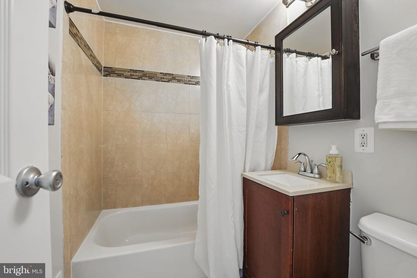 6924 JEFFERSON AVE, FALLS CHURCH, Virginia 22042, 4 Bedrooms Bedrooms, ,3 BathroomsBathrooms,Residential,For sale,6924 JEFFERSON AVE,VAFX2240036 MLS # VAFX2240036