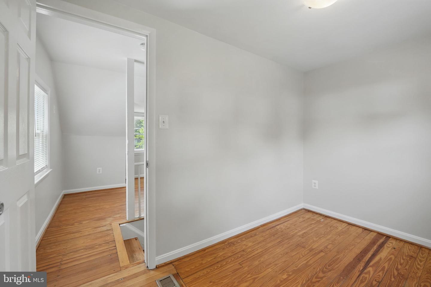 6924 JEFFERSON AVE, FALLS CHURCH, Virginia 22042, 4 Bedrooms Bedrooms, ,3 BathroomsBathrooms,Residential,For sale,6924 JEFFERSON AVE,VAFX2240036 MLS # VAFX2240036