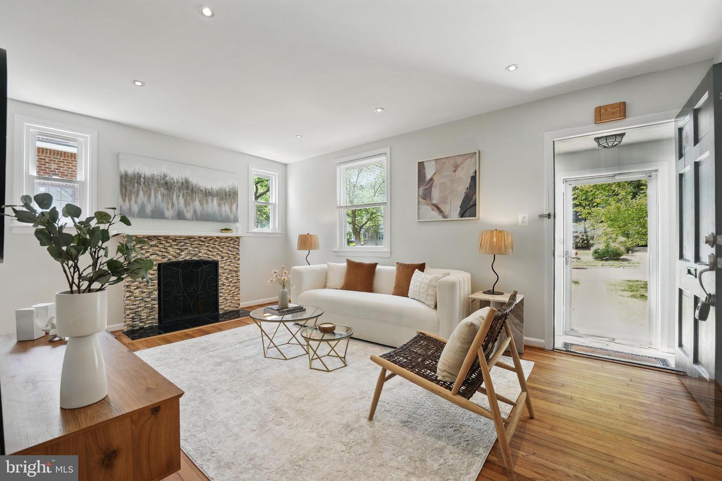 6924 JEFFERSON AVE, FALLS CHURCH, Virginia 22042, 4 Bedrooms Bedrooms, ,3 BathroomsBathrooms,Residential,For sale,6924 JEFFERSON AVE,VAFX2240036 MLS # VAFX2240036