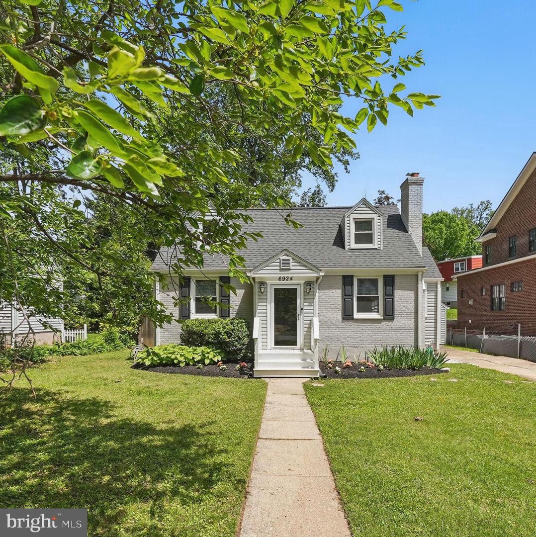6924 JEFFERSON AVE, FALLS CHURCH, Virginia 22042, 4 Bedrooms Bedrooms, ,3 BathroomsBathrooms,Residential,For sale,6924 JEFFERSON AVE,VAFX2240036 MLS # VAFX2240036