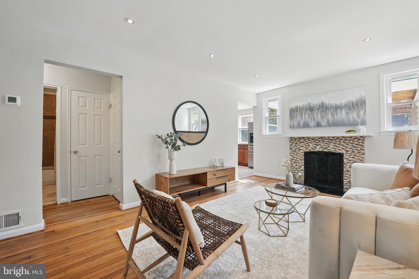 6924 JEFFERSON AVE, FALLS CHURCH, Virginia 22042, 4 Bedrooms Bedrooms, ,3 BathroomsBathrooms,Residential,For sale,6924 JEFFERSON AVE,VAFX2240036 MLS # VAFX2240036