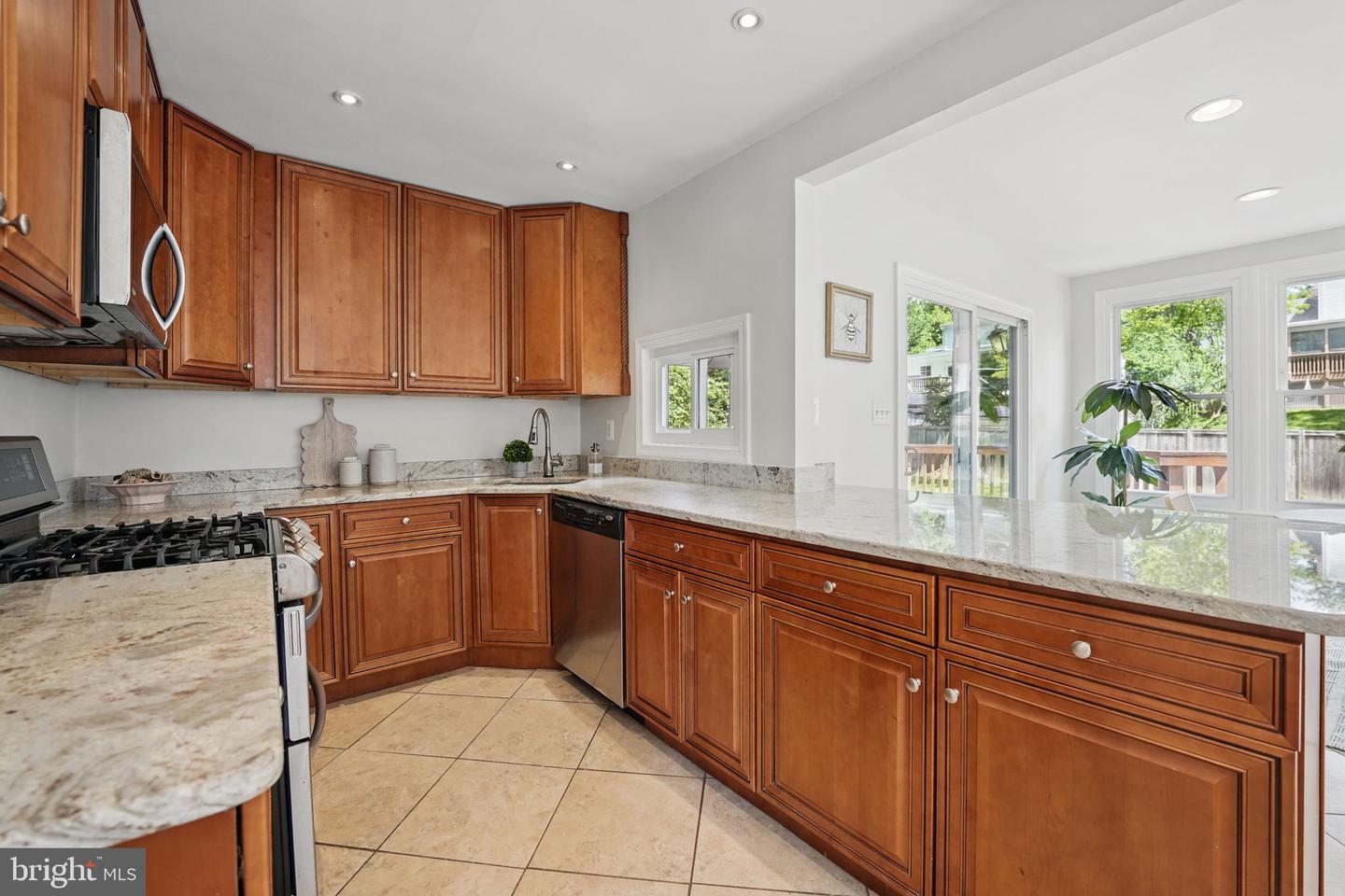 6924 JEFFERSON AVE, FALLS CHURCH, Virginia 22042, 4 Bedrooms Bedrooms, ,3 BathroomsBathrooms,Residential,For sale,6924 JEFFERSON AVE,VAFX2240036 MLS # VAFX2240036
