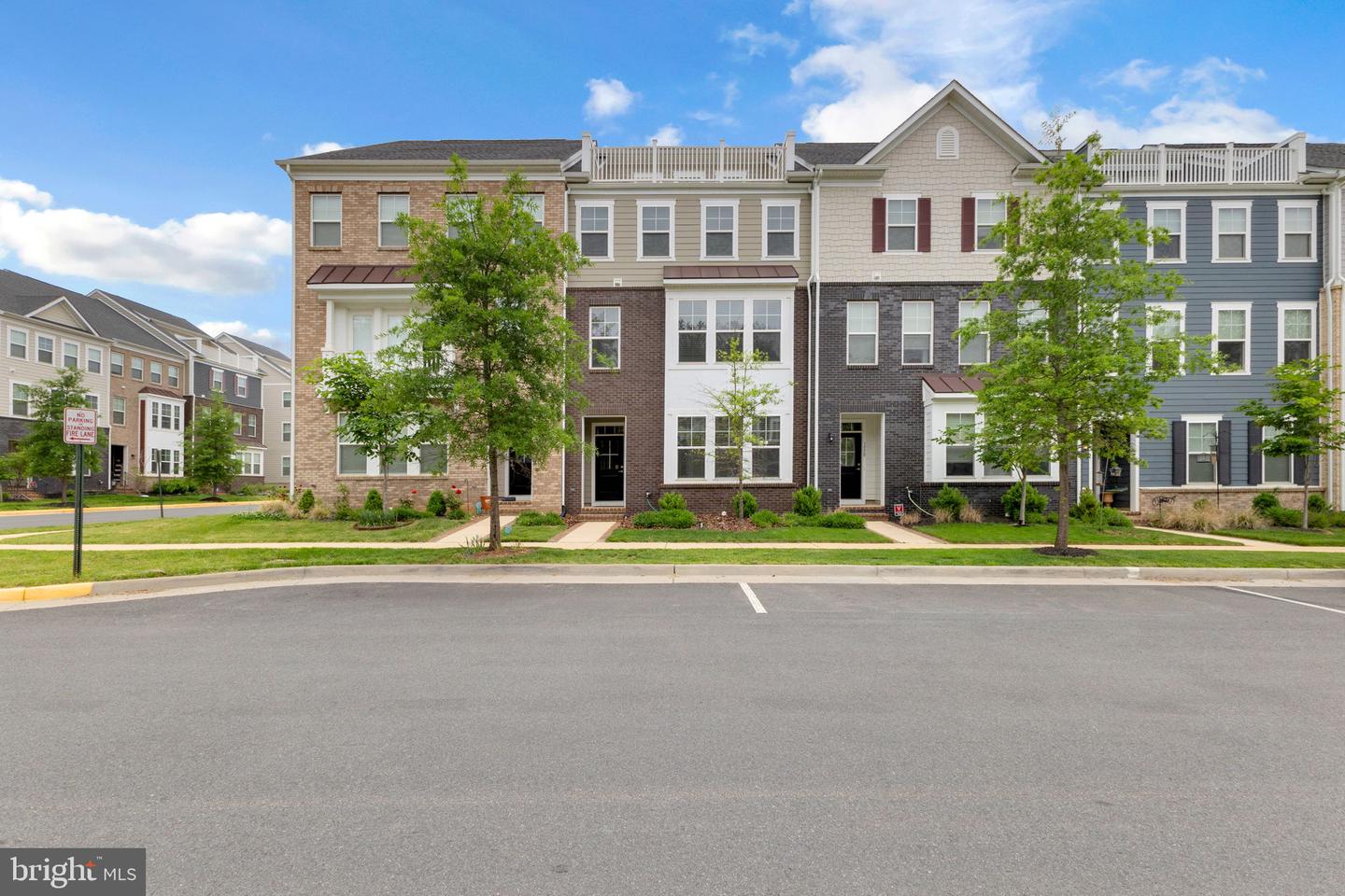 1552 MEADOWLARK GLEN RD, DUMFRIES, Virginia 22026, 4 Bedrooms Bedrooms, ,3 BathroomsBathrooms,Residential,For sale,1552 MEADOWLARK GLEN RD,VAPW2094416 MLS # VAPW2094416