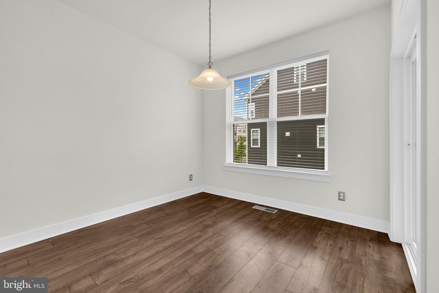 1552 MEADOWLARK GLEN RD, DUMFRIES, Virginia 22026, 4 Bedrooms Bedrooms, ,3 BathroomsBathrooms,Residential,For sale,1552 MEADOWLARK GLEN RD,VAPW2094416 MLS # VAPW2094416