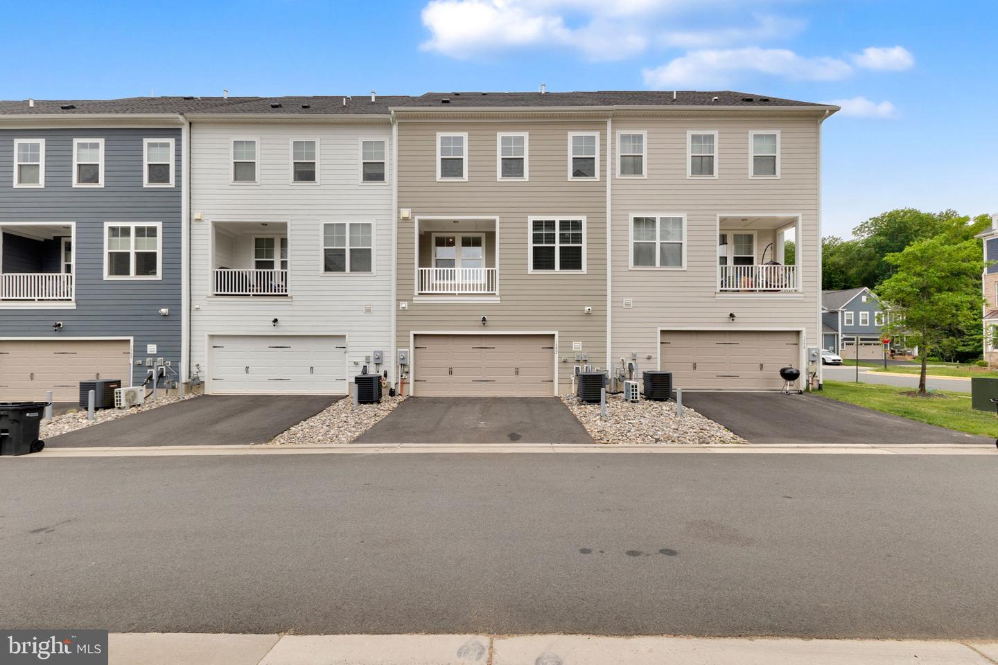 1552 MEADOWLARK GLEN RD, DUMFRIES, Virginia 22026, 4 Bedrooms Bedrooms, ,3 BathroomsBathrooms,Residential,For sale,1552 MEADOWLARK GLEN RD,VAPW2094416 MLS # VAPW2094416