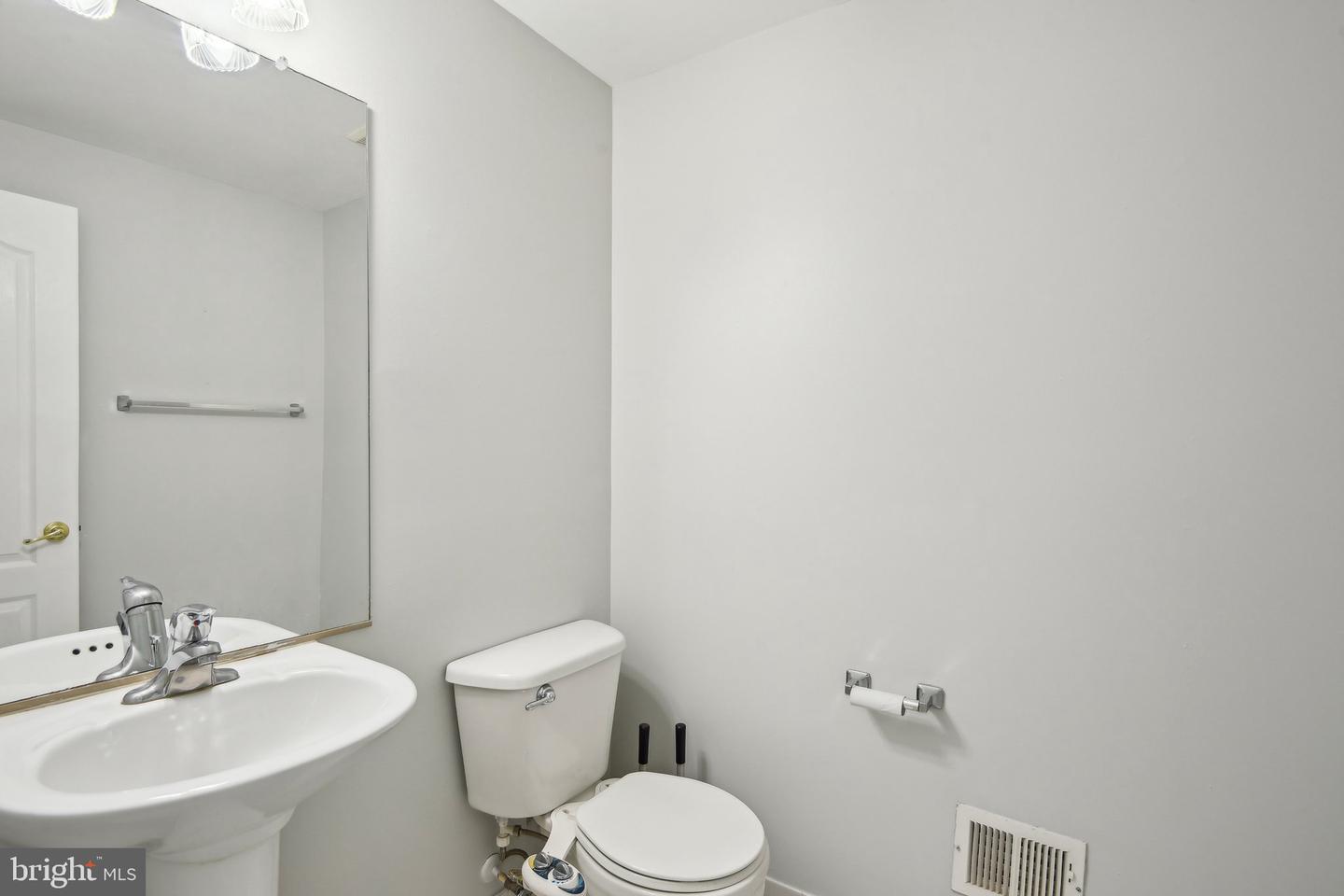 6020 OMEGA LN, MANASSAS, Virginia 20112, 3 Bedrooms Bedrooms, ,2 BathroomsBathrooms,Residential,For sale,6020 OMEGA LN,VAPW2094428 MLS # VAPW2094428