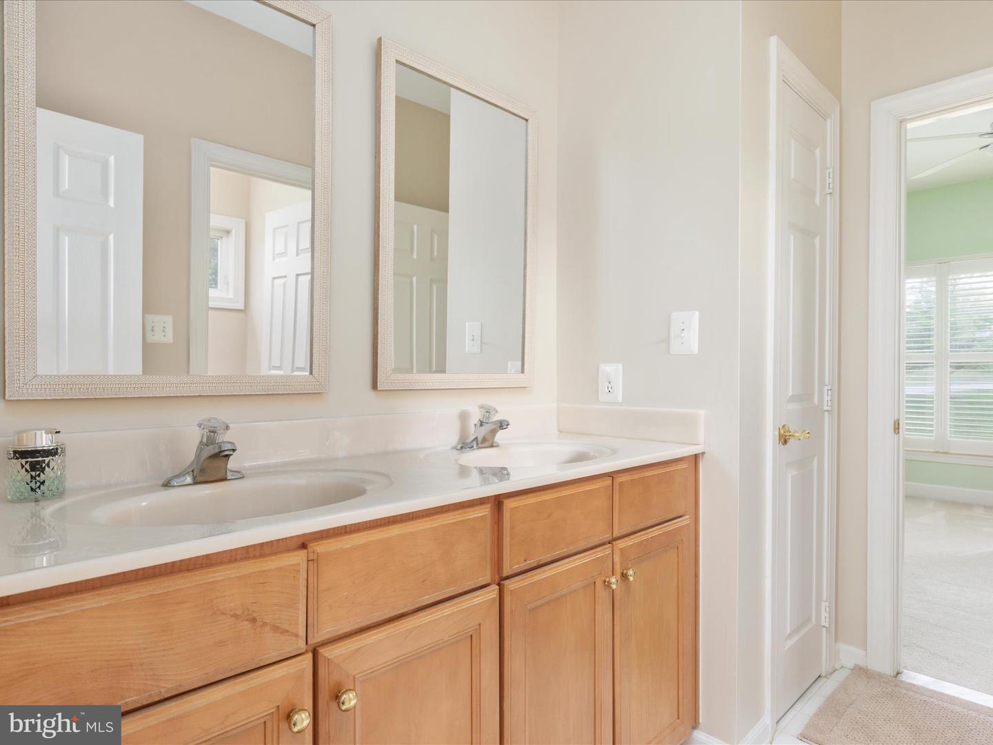 12752 APRIL CIR, LOVETTSVILLE, Virginia 20180, 7 Bedrooms Bedrooms, ,4 BathroomsBathrooms,Residential,For sale,12752 APRIL CIR,VALO2096186 MLS # VALO2096186