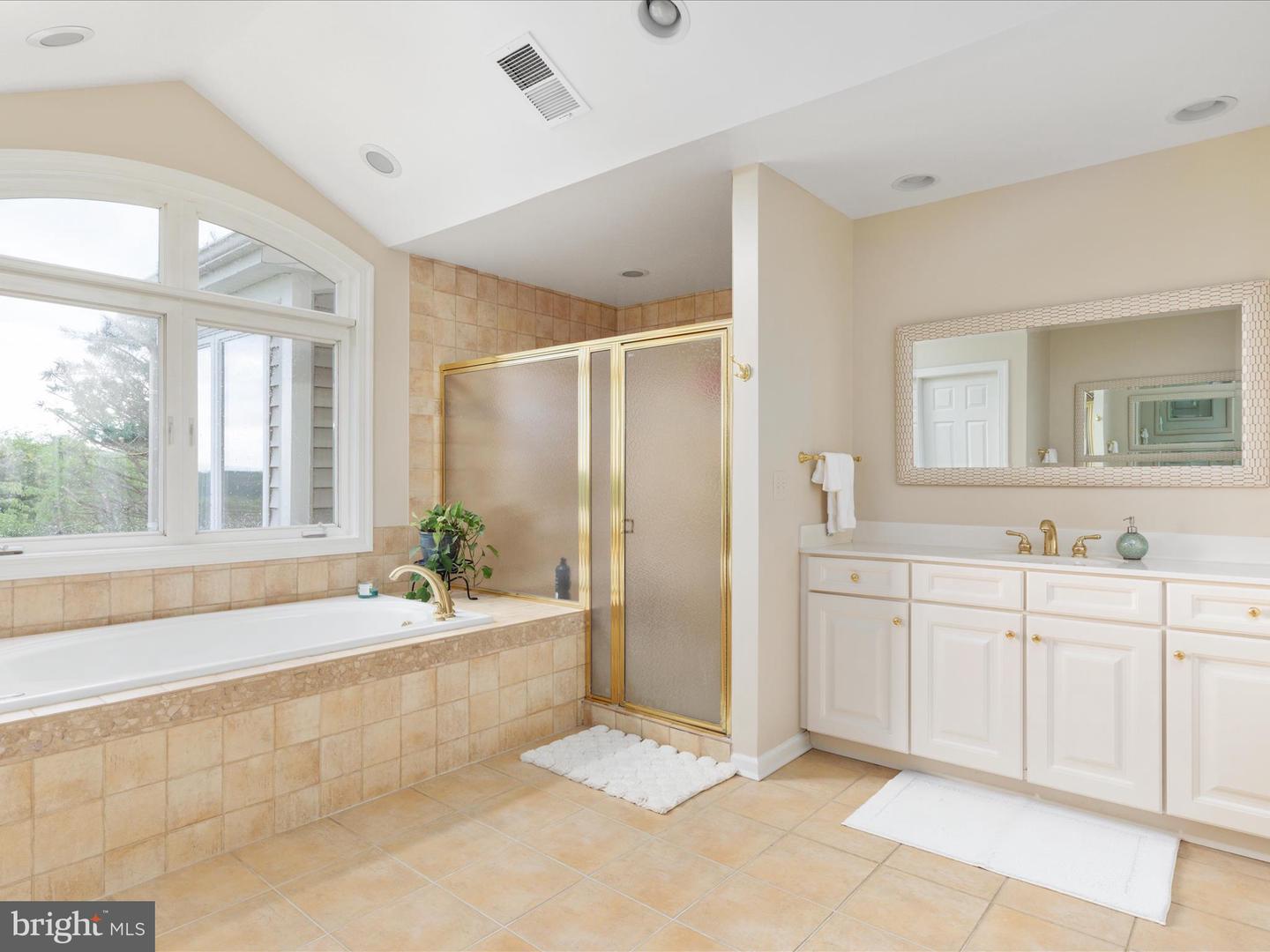 12752 APRIL CIR, LOVETTSVILLE, Virginia 20180, 7 Bedrooms Bedrooms, ,4 BathroomsBathrooms,Residential,For sale,12752 APRIL CIR,VALO2096186 MLS # VALO2096186