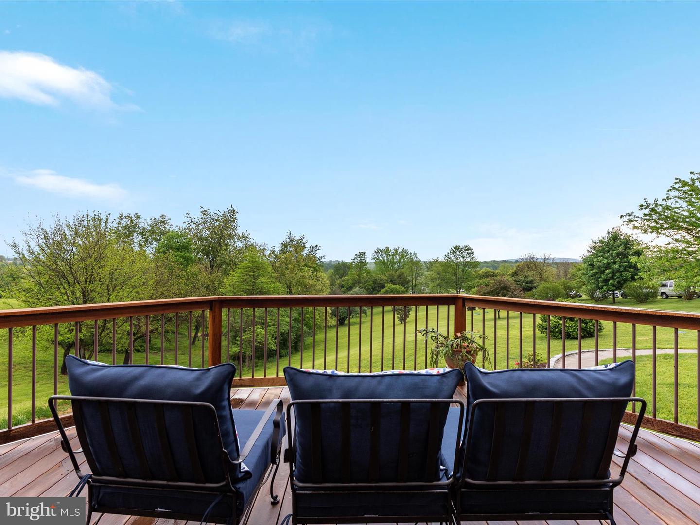12752 APRIL CIR, LOVETTSVILLE, Virginia 20180, 7 Bedrooms Bedrooms, ,4 BathroomsBathrooms,Residential,For sale,12752 APRIL CIR,VALO2096186 MLS # VALO2096186