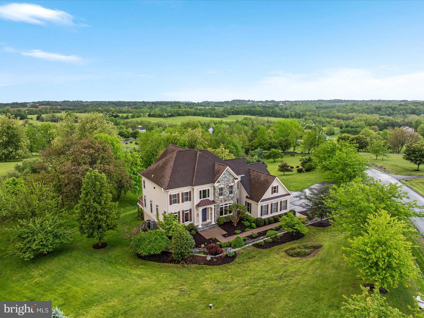 12752 APRIL CIR, LOVETTSVILLE, Virginia 20180, 7 Bedrooms Bedrooms, ,4 BathroomsBathrooms,Residential,For sale,12752 APRIL CIR,VALO2096186 MLS # VALO2096186