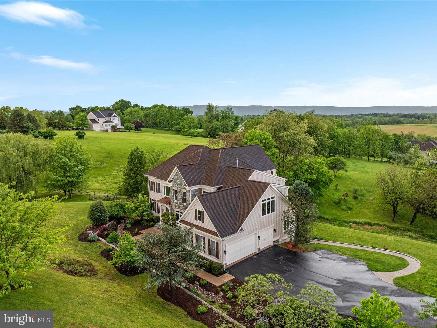 12752 APRIL CIR, LOVETTSVILLE, Virginia 20180, 7 Bedrooms Bedrooms, ,4 BathroomsBathrooms,Residential,For sale,12752 APRIL CIR,VALO2096186 MLS # VALO2096186