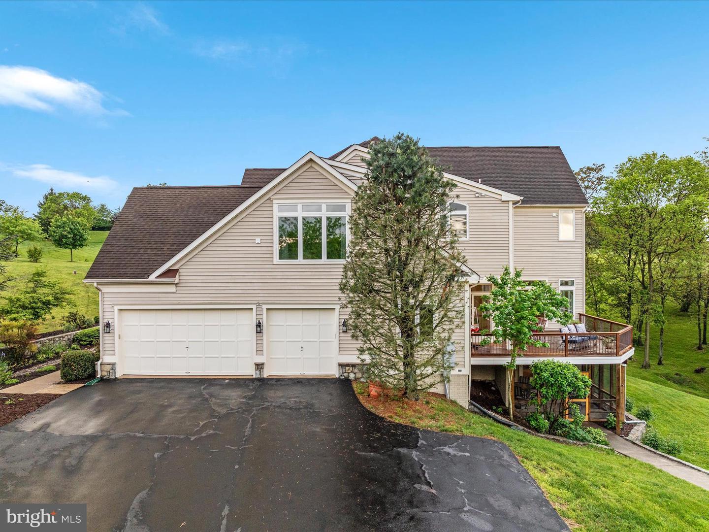 12752 APRIL CIR, LOVETTSVILLE, Virginia 20180, 7 Bedrooms Bedrooms, ,4 BathroomsBathrooms,Residential,For sale,12752 APRIL CIR,VALO2096186 MLS # VALO2096186