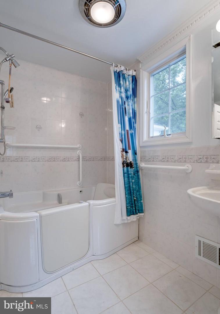 5119 PUMPHREY DR, FAIRFAX, Virginia 22032, 4 Bedrooms Bedrooms, ,2 BathroomsBathrooms,Residential,For sale,5119 PUMPHREY DR,VAFX2240360 MLS # VAFX2240360