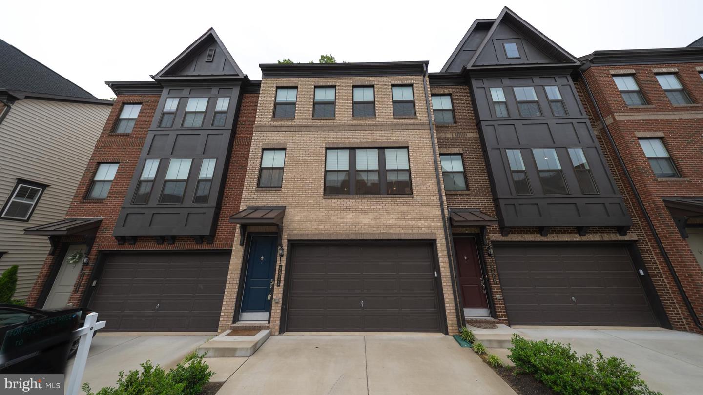 3811 RAINIER DR, FAIRFAX, Virginia 22033, 3 Bedrooms Bedrooms, ,2 BathroomsBathrooms,Residential,For sale,3811 RAINIER DR,VAFX2240372 MLS # VAFX2240372