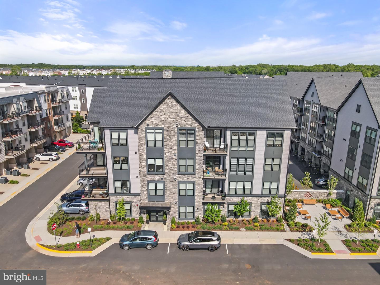 23650 HAVELOCK WALK TER #303, ASHBURN, Virginia 20148, 2 Bedrooms Bedrooms, ,2 BathroomsBathrooms,Residential,For sale,23650 HAVELOCK WALK TER #303,VALO2096270 MLS # VALO2096270