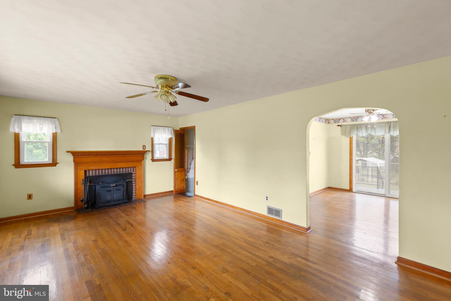 2938 S PLEASANT VALLEY RD, WINCHESTER, Virginia 22601, 3 Bedrooms Bedrooms, ,1 BathroomBathrooms,Residential,For sale,2938 S PLEASANT VALLEY RD,VAWI2007678 MLS # VAWI2007678