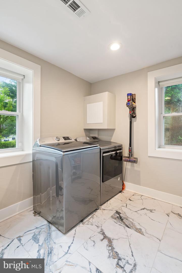 6415 WILCOX CT, ALEXANDRIA, Virginia 22310, 4 Bedrooms Bedrooms, ,3 BathroomsBathrooms,Residential,For sale,6415 WILCOX CT,VAFX2240510 MLS # VAFX2240510