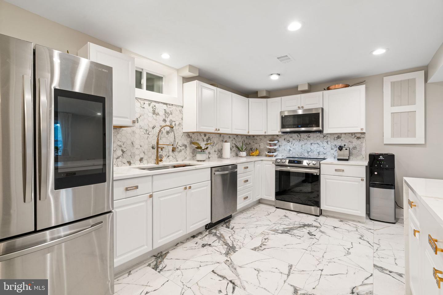 6415 WILCOX CT, ALEXANDRIA, Virginia 22310, 4 Bedrooms Bedrooms, ,3 BathroomsBathrooms,Residential,For sale,6415 WILCOX CT,VAFX2240510 MLS # VAFX2240510