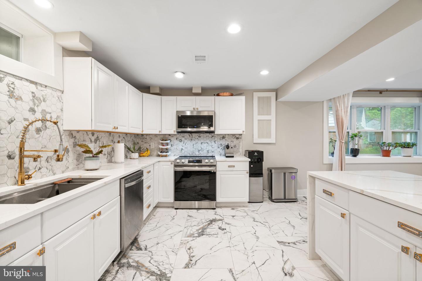 6415 WILCOX CT, ALEXANDRIA, Virginia 22310, 4 Bedrooms Bedrooms, ,3 BathroomsBathrooms,Residential,For sale,6415 WILCOX CT,VAFX2240510 MLS # VAFX2240510