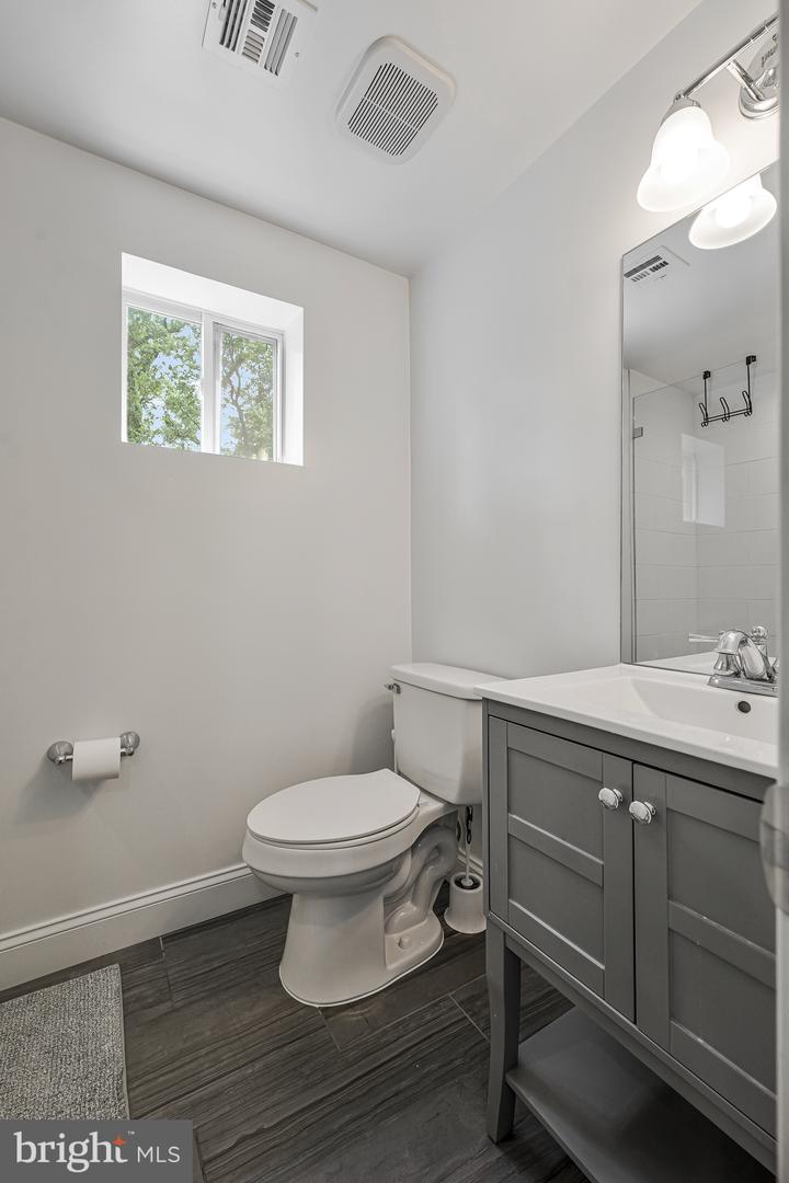 4613 TIPTON LN, ALEXANDRIA, Virginia 22310, 5 Bedrooms Bedrooms, ,2 BathroomsBathrooms,Residential,For sale,4613 TIPTON LN,VAFX2240572 MLS # VAFX2240572