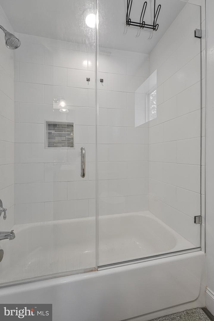 4613 TIPTON LN, ALEXANDRIA, Virginia 22310, 5 Bedrooms Bedrooms, ,2 BathroomsBathrooms,Residential,For sale,4613 TIPTON LN,VAFX2240572 MLS # VAFX2240572