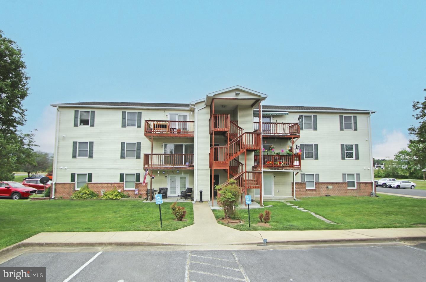 1282-A12 OX RD, WOODSTOCK, Virginia 22664, 2 Bedrooms Bedrooms, ,2 BathroomsBathrooms,Residential,For sale,1282-A12 OX RD,VASH2011442 MLS # VASH2011442