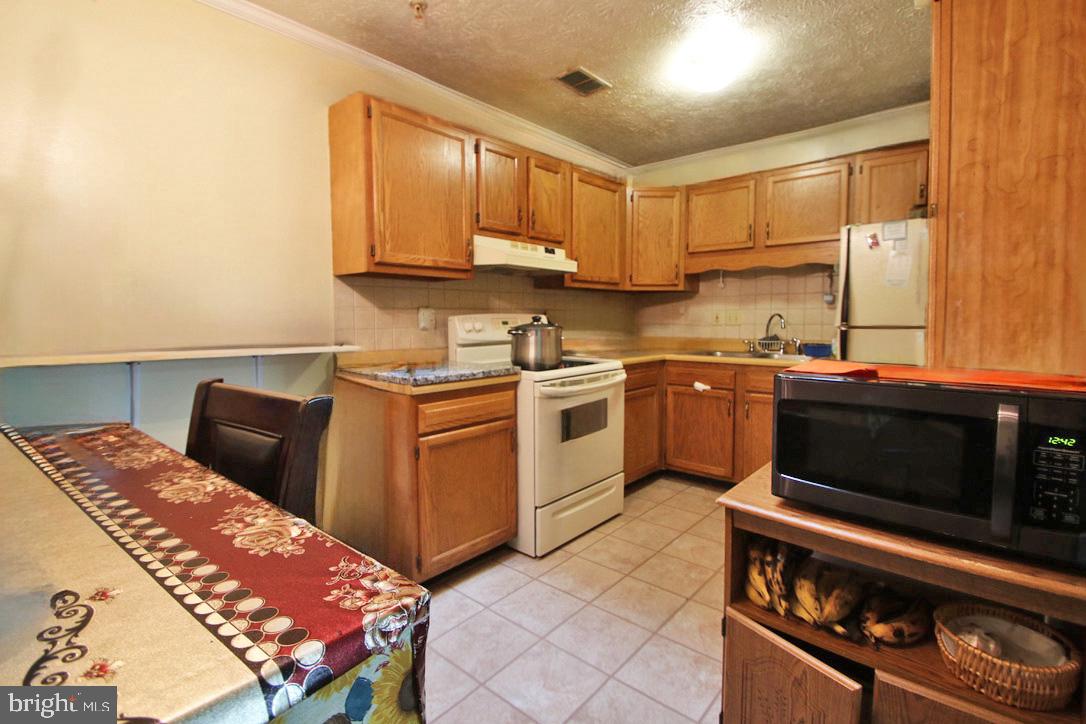 1282-A12 OX RD, WOODSTOCK, Virginia 22664, 2 Bedrooms Bedrooms, ,2 BathroomsBathrooms,Residential,For sale,1282-A12 OX RD,VASH2011442 MLS # VASH2011442