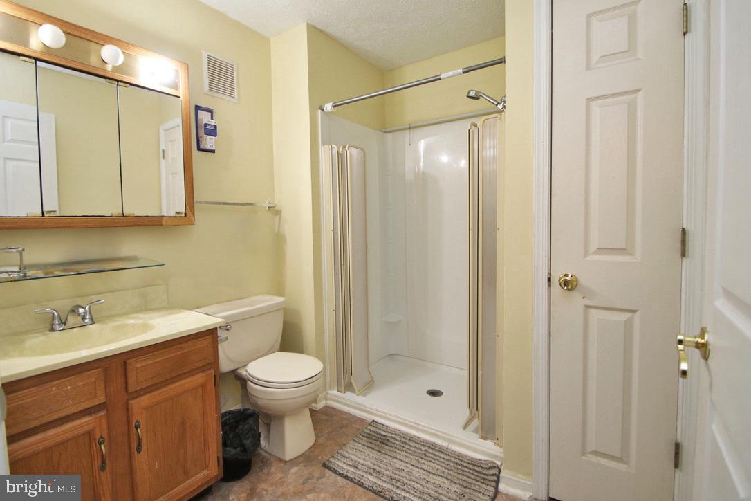1282-A12 OX RD, WOODSTOCK, Virginia 22664, 2 Bedrooms Bedrooms, ,2 BathroomsBathrooms,Residential,For sale,1282-A12 OX RD,VASH2011442 MLS # VASH2011442