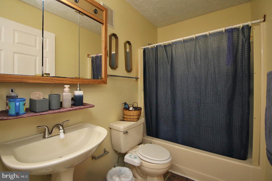 1282-A12 OX RD, WOODSTOCK, Virginia 22664, 2 Bedrooms Bedrooms, ,2 BathroomsBathrooms,Residential,For sale,1282-A12 OX RD,VASH2011442 MLS # VASH2011442