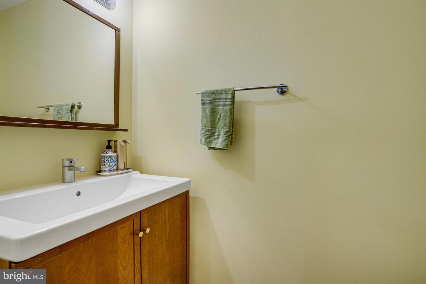 5941 POWELLS LANDING RD, BURKE, Virginia 22015, 3 Bedrooms Bedrooms, ,3 BathroomsBathrooms,Residential,For sale,5941 POWELLS LANDING RD,VAFX2240808 MLS # VAFX2240808